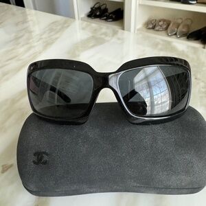Authentic Chanel linking cc sunglasses
